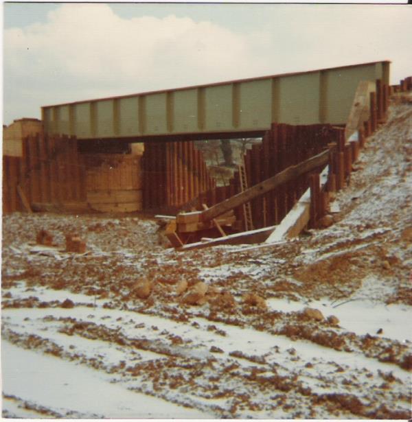 Construction of the bridge at Pikes Pool