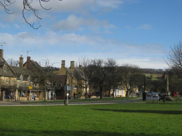 View of the lower end of the High Street