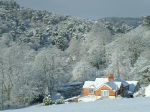 Towards Lickey Hills in snow April 2008